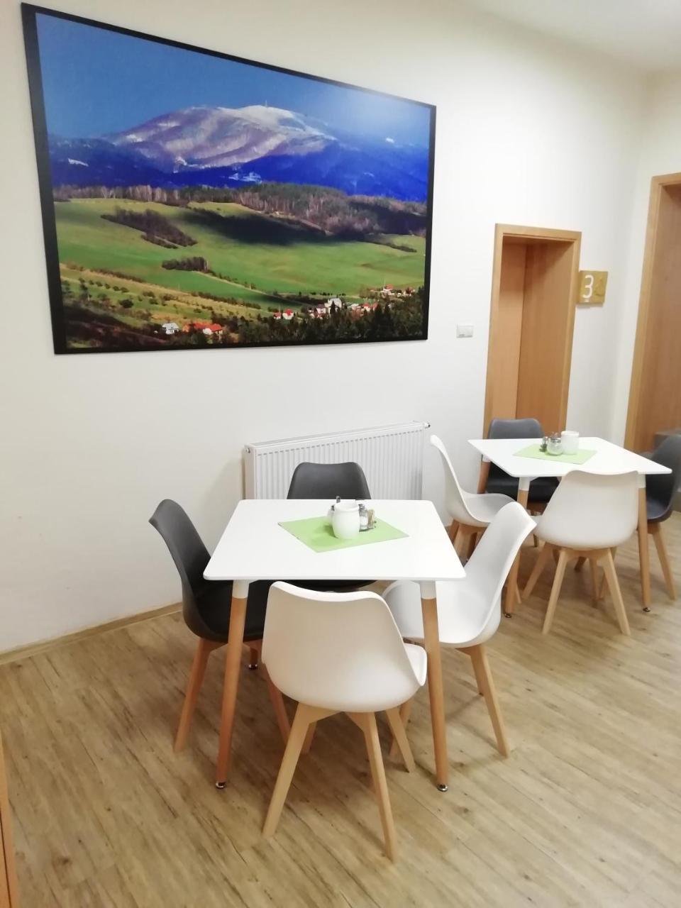 Rožnov pod Radhoštěm Penzion Adela מראה חיצוני תמונה